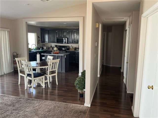 2220 Fountain Valley Way, North Las Vegas, NV 89031