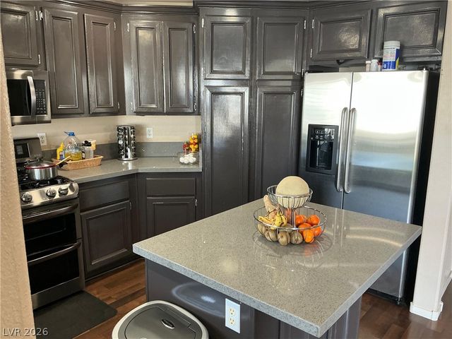 2220 Fountain Valley Way, North Las Vegas, NV 89031