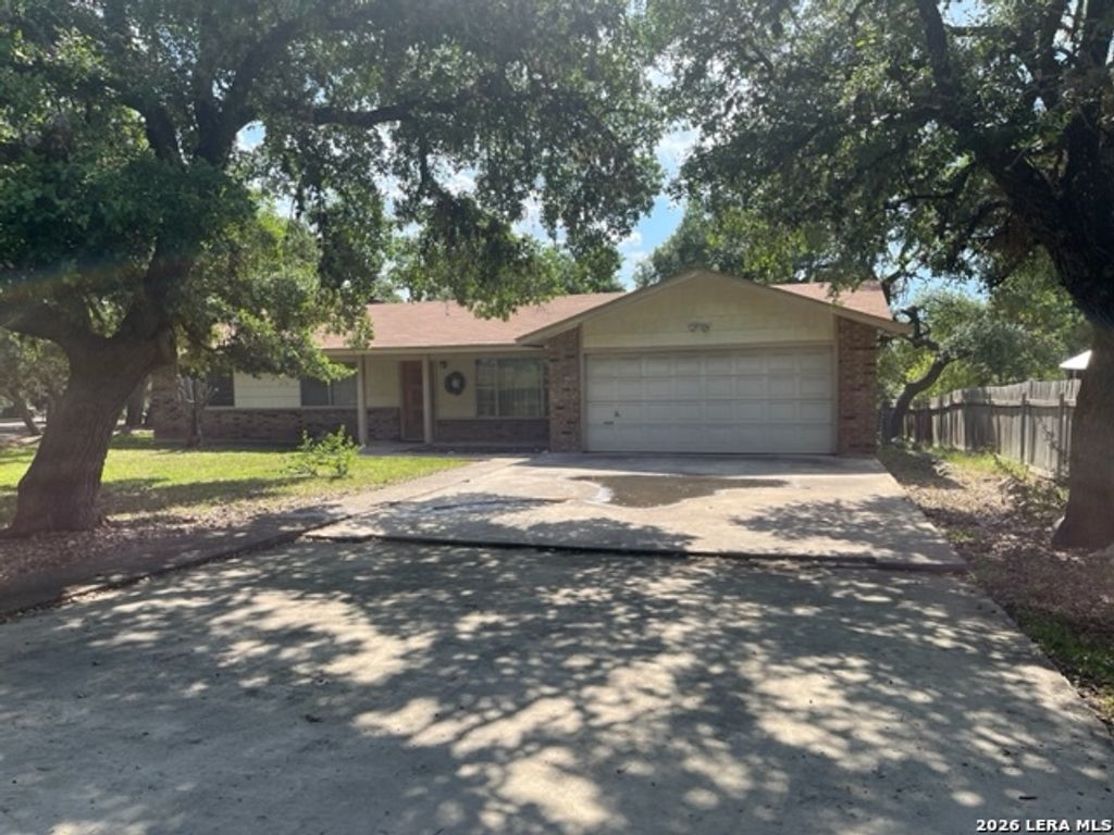 311 CINDY DR, Canyon Lake, TX 78133