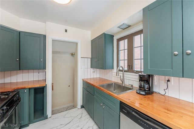 17001 Laverne Avenue, Cleveland, OH 44135