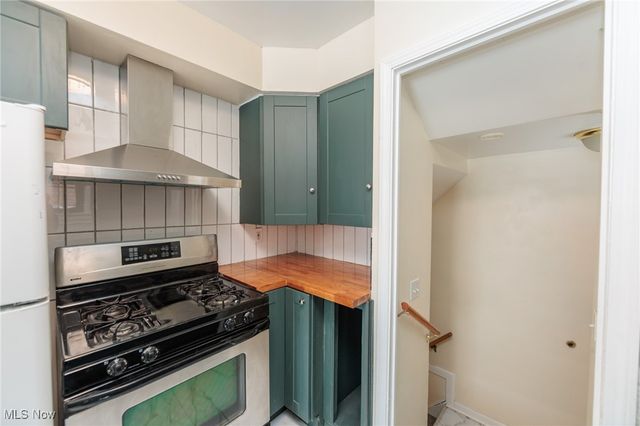 17001 Laverne Avenue, Cleveland, OH 44135