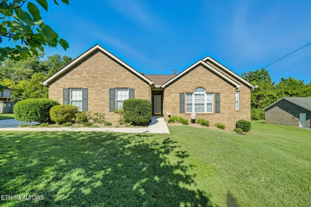 8416 Graceland Rd, Corryton, TN 37721