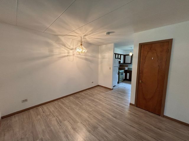 581 Burlington Avenue 1, Clarendon Hills, IL 60514