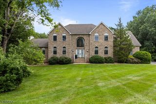 8 Van Fleet Ct, Hillsborough Twp., NJ 08844