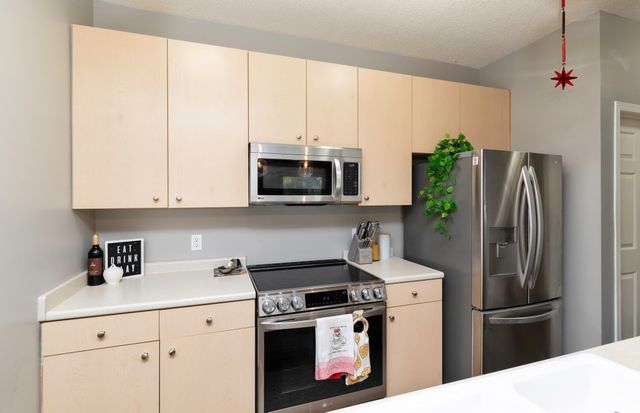 1740 SE L.a. Grant Parkway 30, Waukee, IA 50263