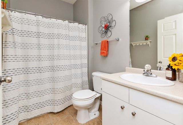 1740 SE L.a. Grant Parkway 30, Waukee, IA 50263