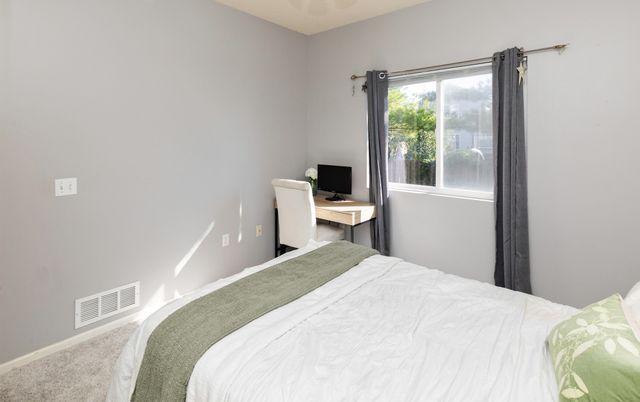 1740 SE L.a. Grant Parkway 30, Waukee, IA 50263