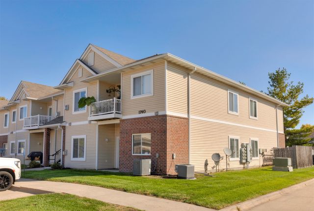1740 SE L.a. Grant Parkway 30, Waukee, IA 50263
