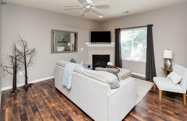 1740 SE L.a. Grant Parkway 30, Waukee, IA 50263