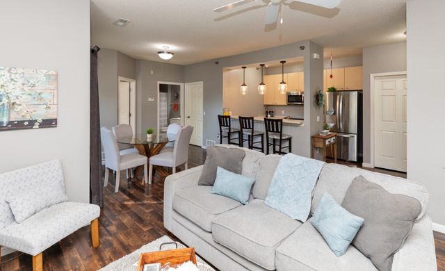 1740 SE L.a. Grant Parkway 30, Waukee, IA 50263