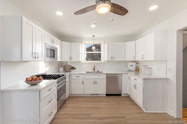 18904 Roselawn Street, Detroit, MI 48221