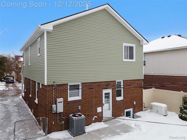 23021 Donaldson Street, Dearborn, MI 48124