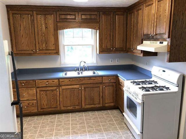 1579 Rockbridge Road, Stone Mountain, GA 30087