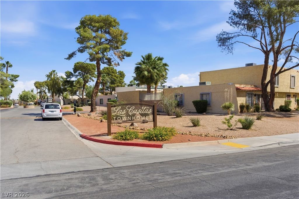 Image 4 of property listing at 434 Las Casitas Way, Las Vegas, NV 89121
