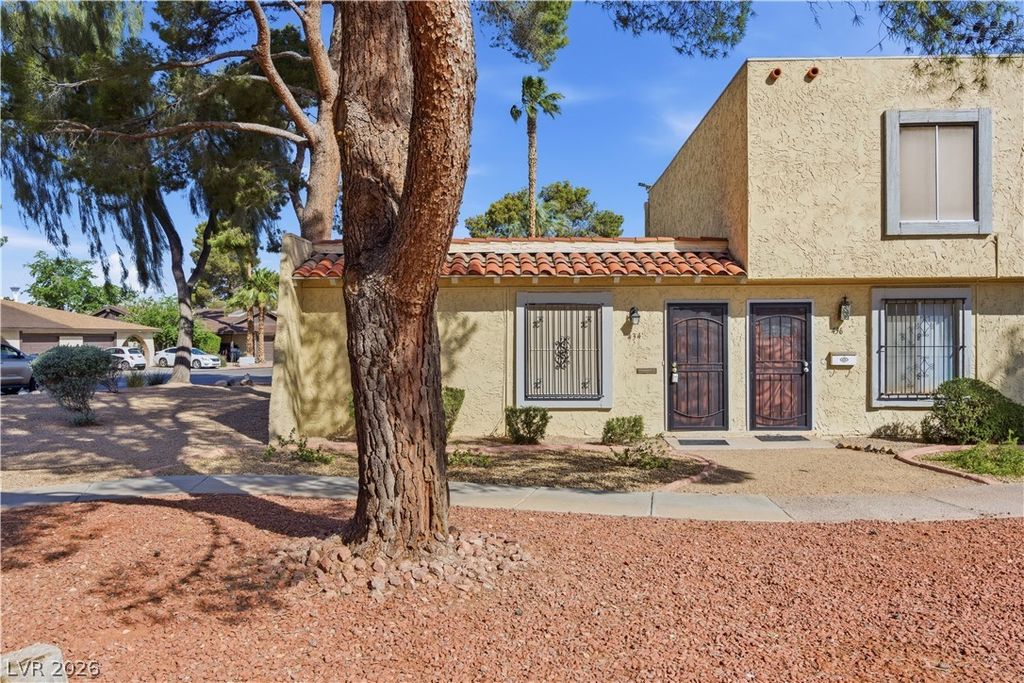 Image 6 of property listing at 434 Las Casitas Way, Las Vegas, NV 89121