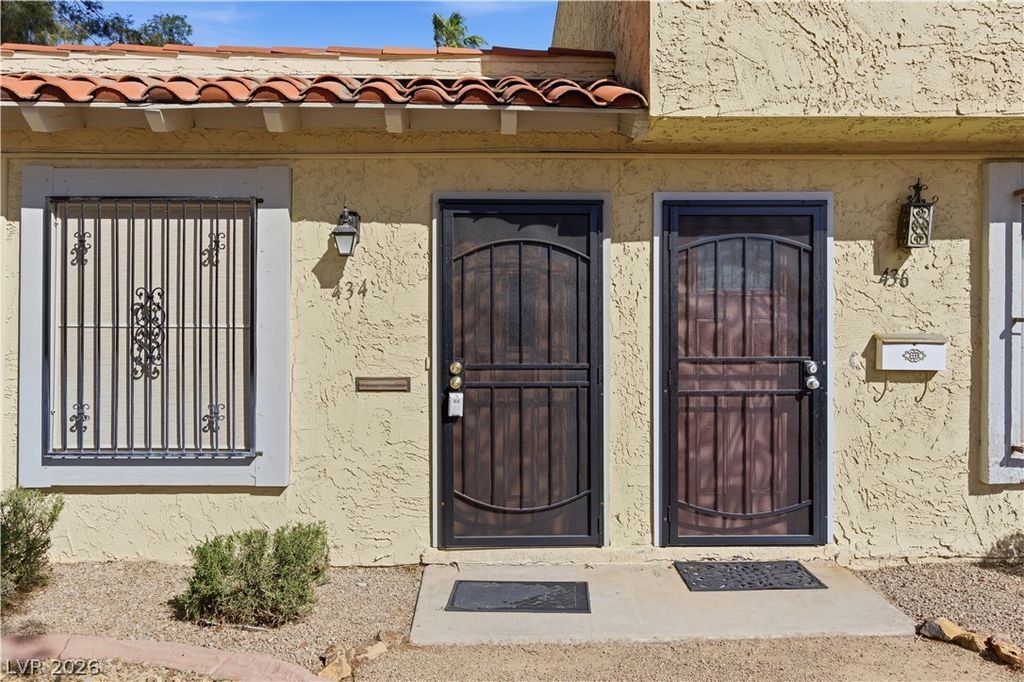 Image 8 of property listing at 434 Las Casitas Way, Las Vegas, NV 89121