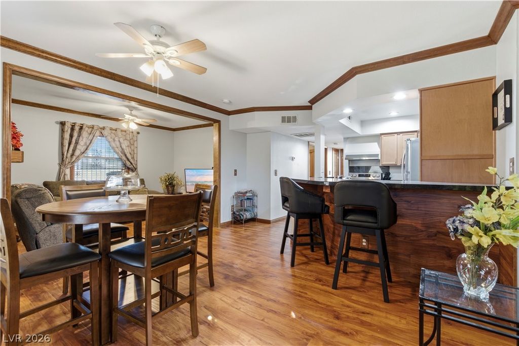 Image 9 of property listing at 434 Las Casitas Way, Las Vegas, NV 89121