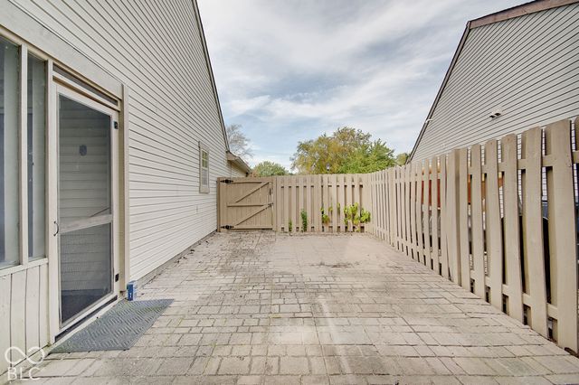 1531 Lake Point Lane N, Greenwood, IN 46142