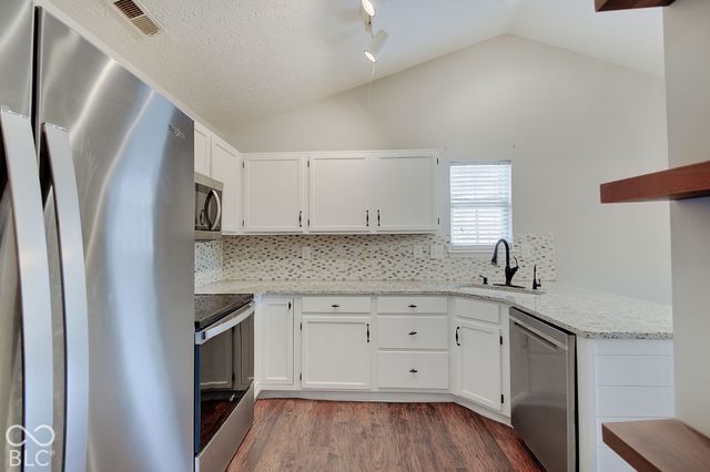 1531 Lake Point Lane N, Greenwood, IN 46142