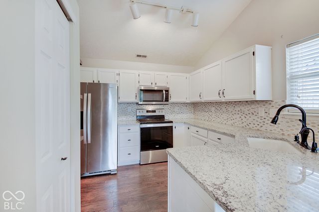 1531 Lake Point Lane N, Greenwood, IN 46142