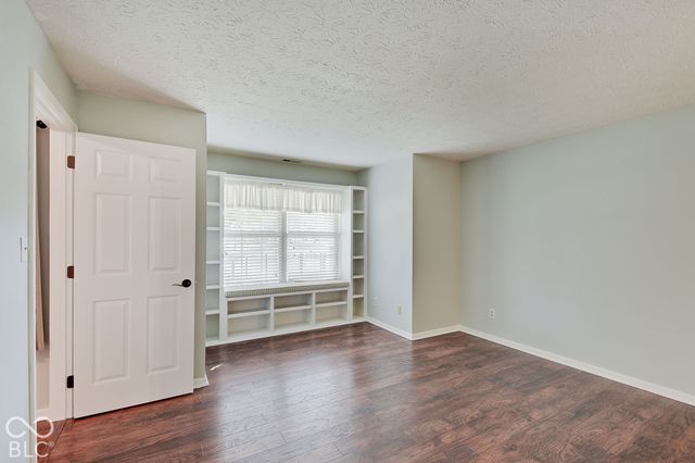 1531 Lake Point Lane N, Greenwood, IN 46142