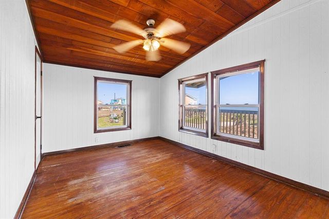 119 Sandpiper Avenue, Surfside Beach, TX 77541