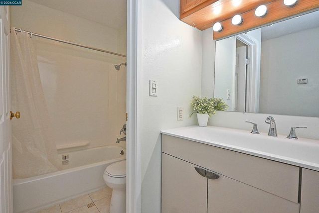 1387 Del Rio Circle D, Concord, CA 94518