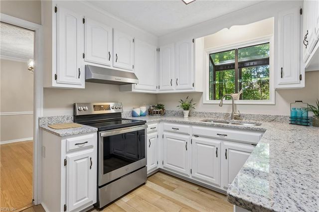 112 Bellows PL, Yorktown, VA 23693