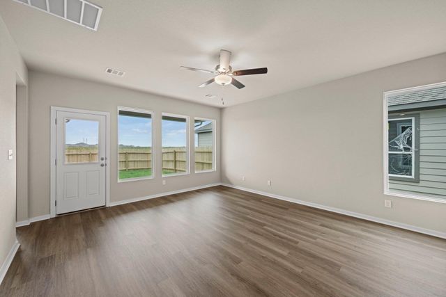 107 Backwood PASS, Taylor, TX 76574
