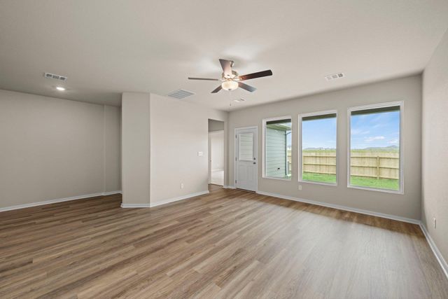 107 Backwood PASS, Taylor, TX 76574