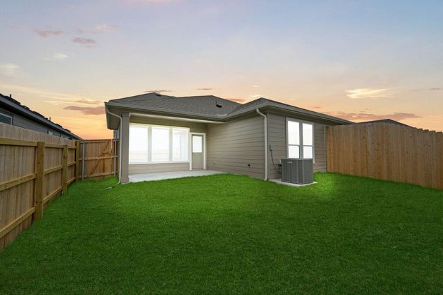 107 Backwood PASS, Taylor, TX 76574