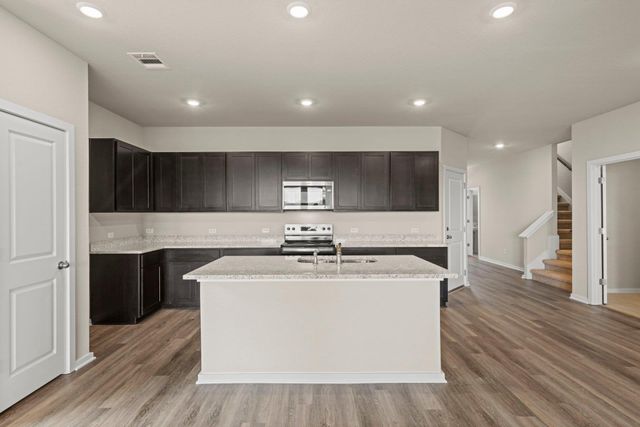 107 Backwood PASS, Taylor, TX 76574
