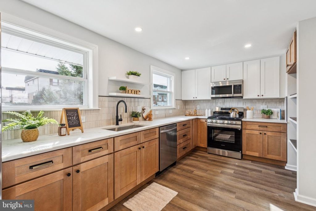 10932 TEMPLETON DR, Philadelphia, PA 19154