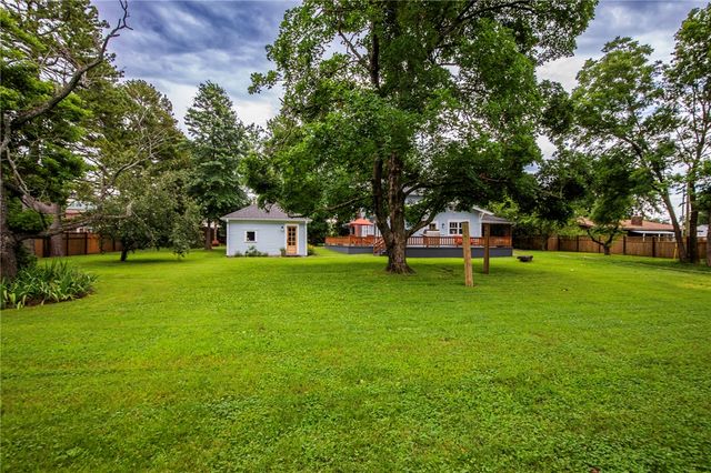 901 McCollum Drive, Bentonville, AR 72712