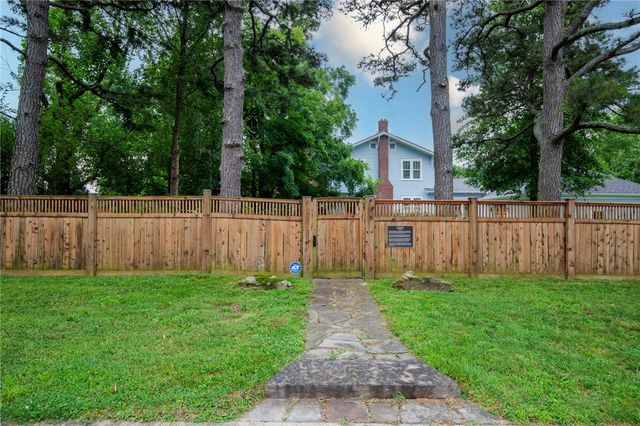 901 McCollum Drive, Bentonville, AR 72712
