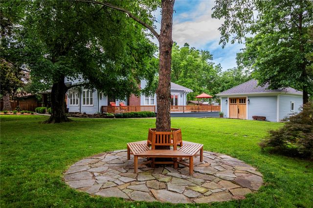 901 McCollum Drive, Bentonville, AR 72712