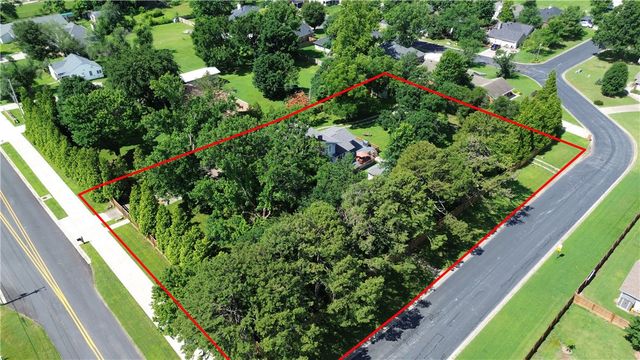 901 McCollum Drive, Bentonville, AR 72712