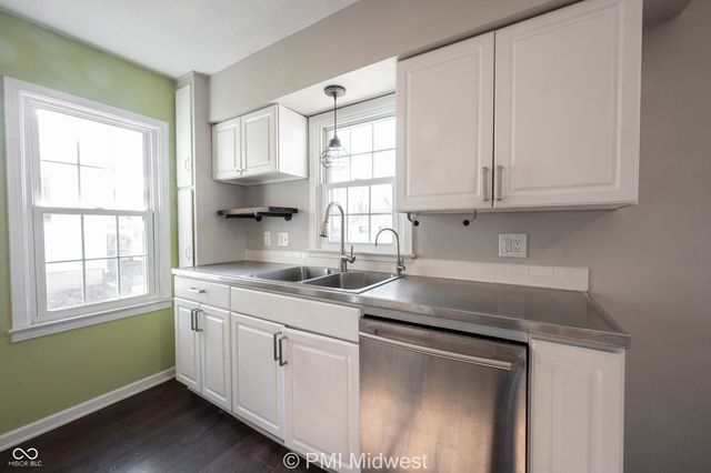 227 S 12th Avenue, Beech Grove, IN 46107