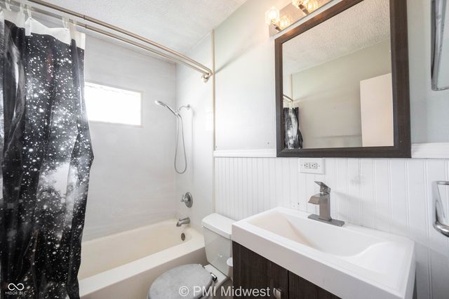 227 S 12th Avenue, Beech Grove, IN 46107