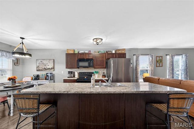 151 Hidden Valley Way, Winfield, MO 63389