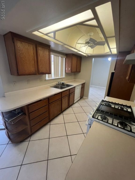9112 Quiet Cove Way, Las Vegas, NV 89117 — photo 5