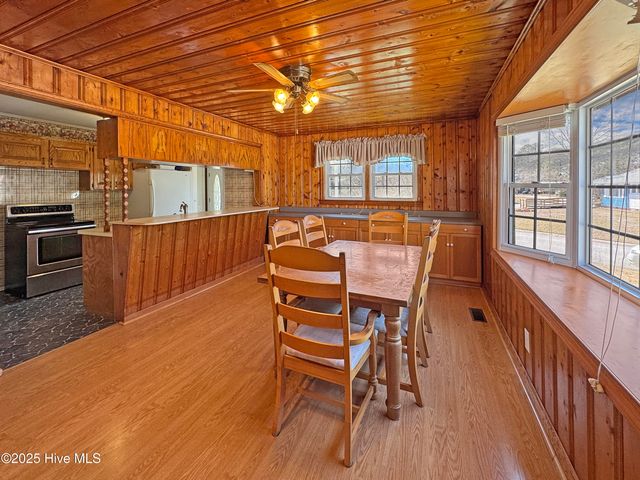 200 Banks Street, Jacksonville, NC 28540