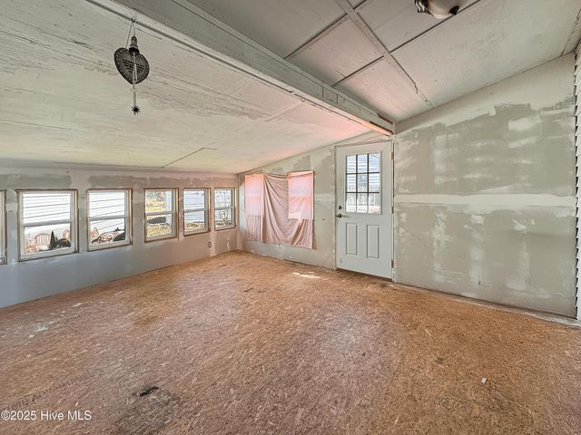 200 Banks Street, Jacksonville, NC 28540