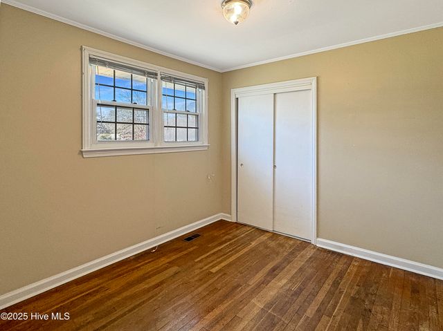 200 Banks Street, Jacksonville, NC 28540