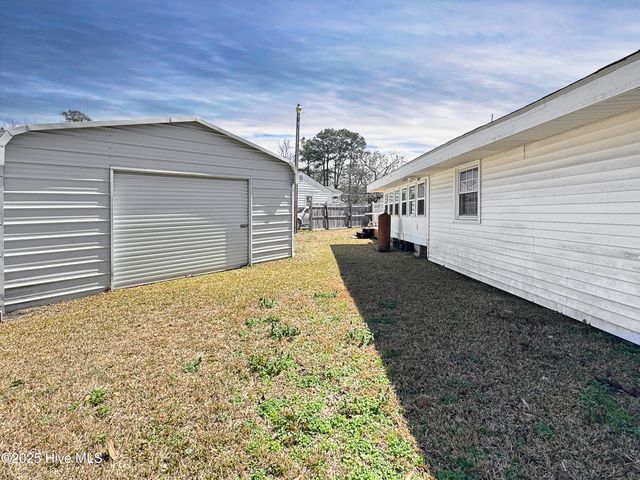 200 Banks Street, Jacksonville, NC 28540