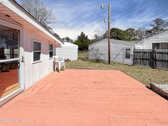 200 Banks Street, Jacksonville, NC 28540