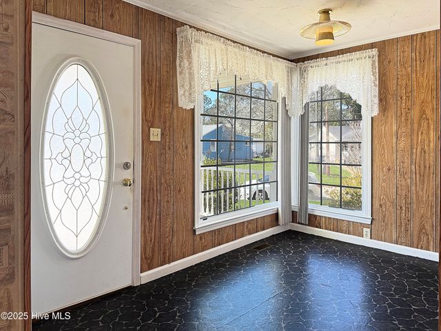 200 Banks Street, Jacksonville, NC 28540