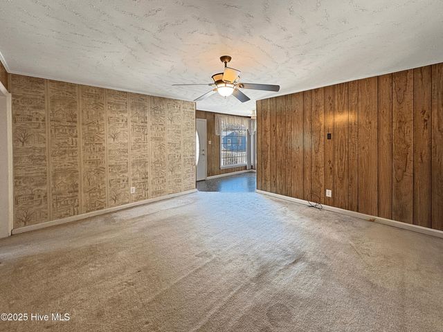 200 Banks Street, Jacksonville, NC 28540
