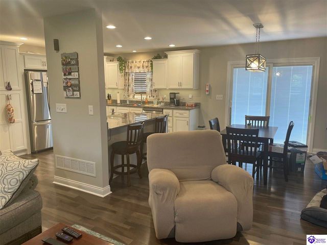 805 Yates Drive, Radcliff, KY 40160
