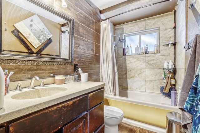 990 Toledo Street, Aurora, CO 80011